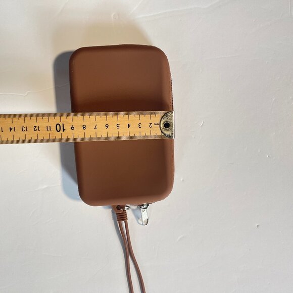 New Brown Silicone Zippered Small Bag 9' x 14' cm - Picture 5 of 6